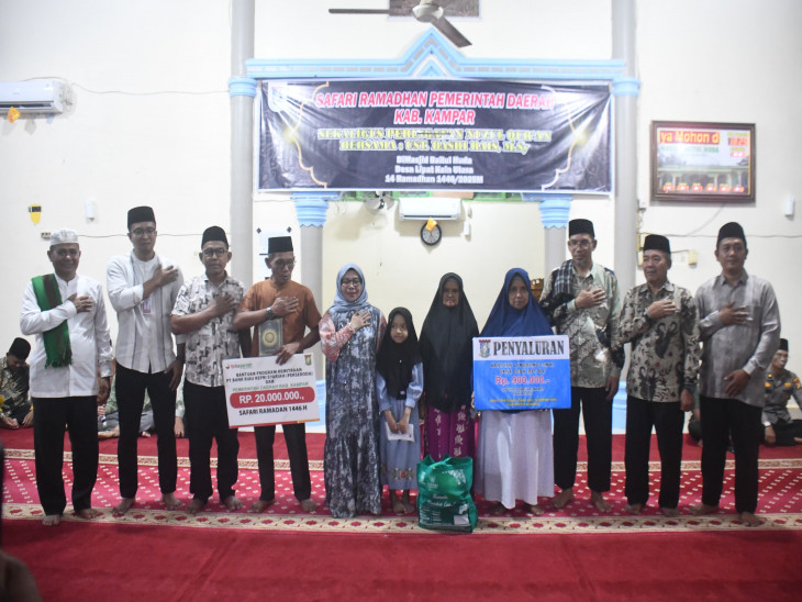 Safari Ramadhan di Desa Lipat Kain, Wabup Kampar Dr.Misharti : Sampaikan Program Seragam Sekolah Gratis bagi Siswa SD dan SMP