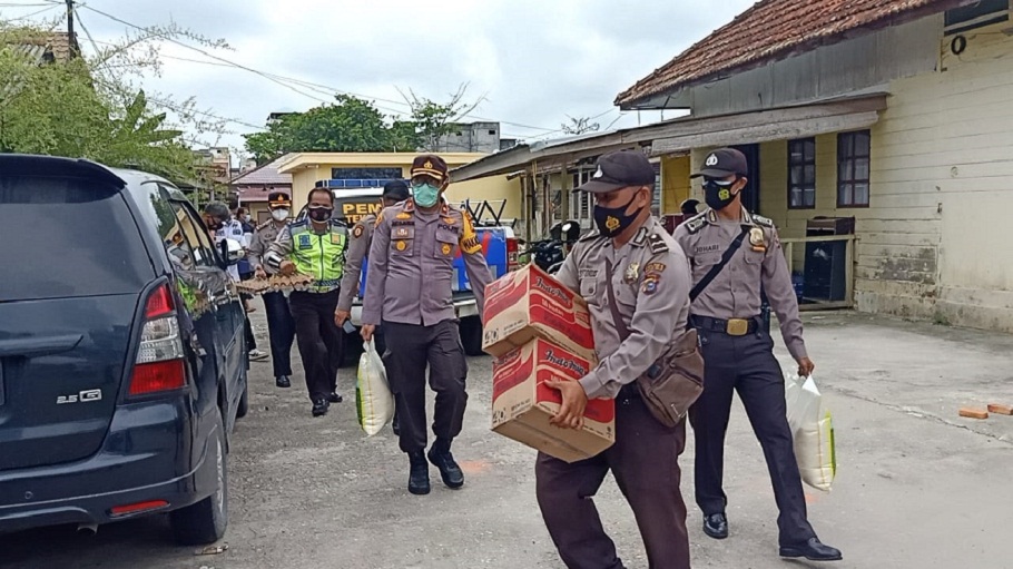 Pasien Covid-19 Dapat Bantuan Sembako dari Polres Rohil