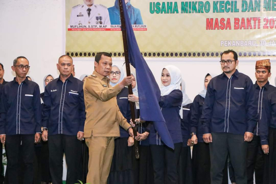 Pj Wali Kota Lantik dan Kukuhkan Ketua Forum UMKM Pekanbaru