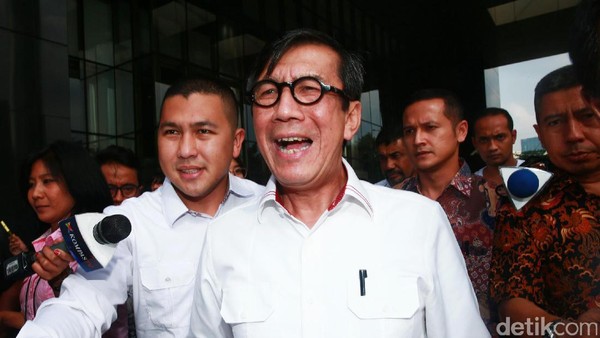 Tidak Lagi Jabat Menkumham, Yasonna: Nggak Ada Kesedihan, Tertawa Saja