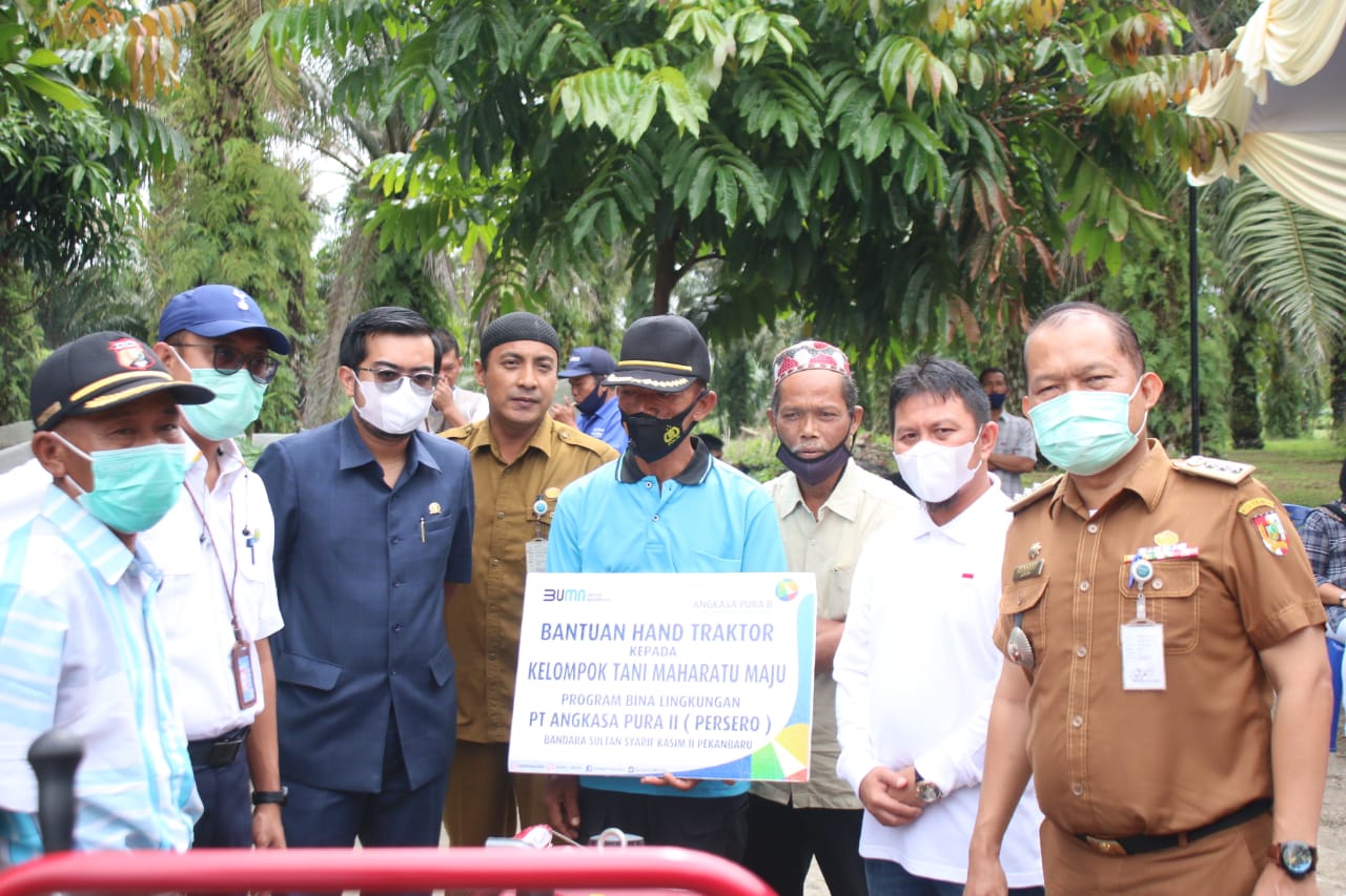 Bantuan Hand Traktor untuk Meningkatkan Kesejahteraan Petani
