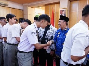 Momen Hardiknas, Gubri Ungkap Langkah Pemprov untuk Pemerataan Pendidikan