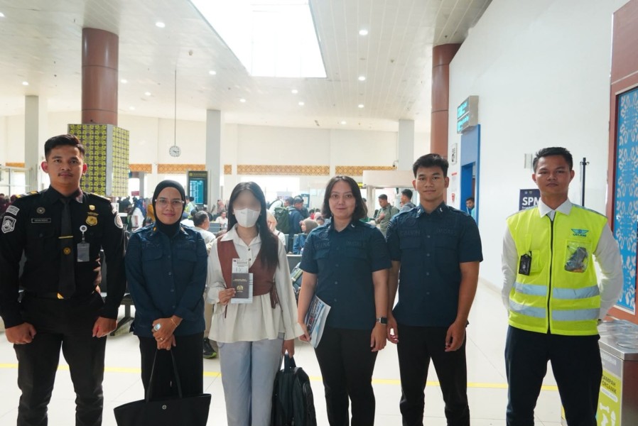Langgar Aturan Keimigrasian, WN Malaysia Dideportasi dari Pekanbaru