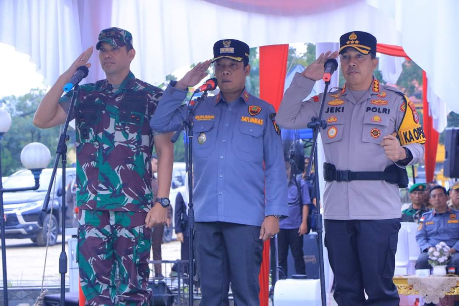 Pj Wali Kota Pekanbaru Pimpin Apel Pasukan Satlinmas