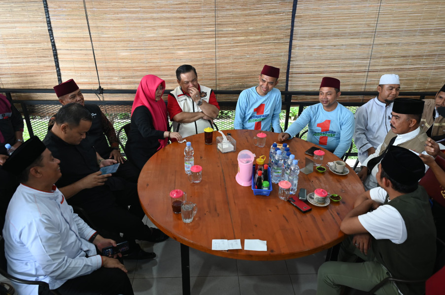 Ngopi Bareng, UAS Rekatkan Kebersamaan Paslon Gubernur No. 1 Bermarwah dengan 4 Paslon Cawako Pekanbaru