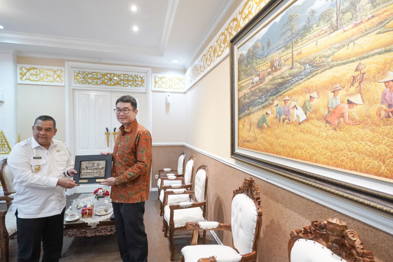 Wagubri Promosikan Bakar Tongkang Hingga Bekudo Bono kepada Konjen Singapura