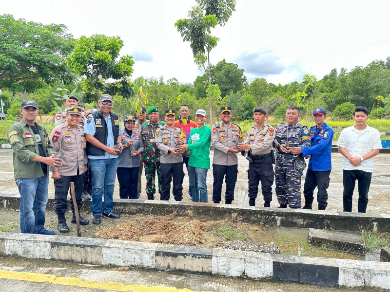 Dukung Program Kapolda, Polsek Bengkalis Gandeng Upika dan Ponpes Tanam Pohon