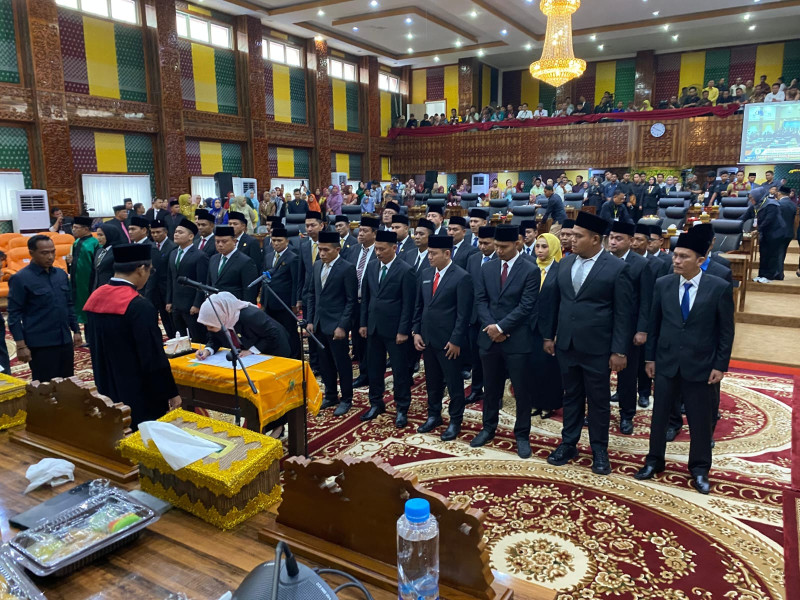 45 Anggota DPRD Rohil Dilantik, 53 Persen Kursi DPRD Diisi Wajah Baru