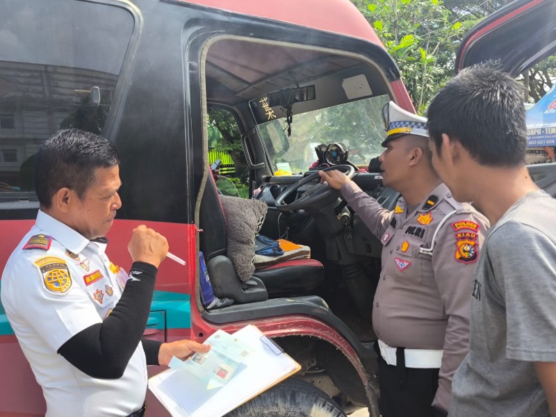 Long Weekend, Satlantas Polres Inhil Lakukan Kegiatan Rhamchek Bersama Tim Gabungan Mencegah Kecelakaan