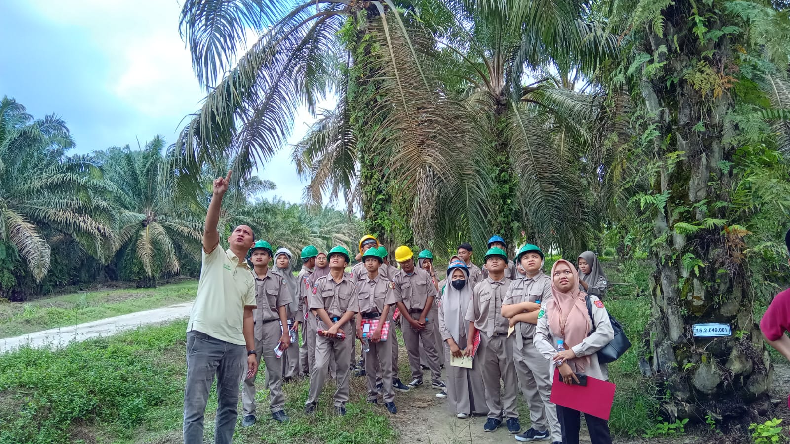 Perdalam Ilmu Pengolahan Sawit, Pelajar SMK Migas Bumi Melayu Riau Kunjungi PT Palma Inti Lestari