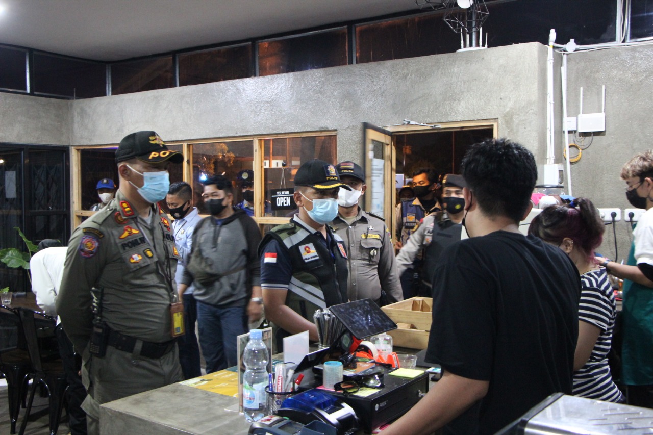 Diberi Surat Teguran, Kursi Disita