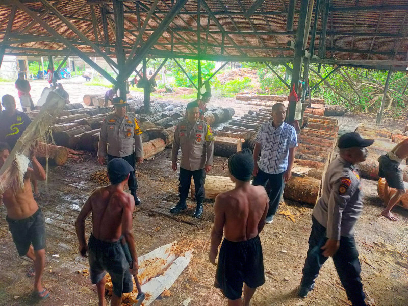 Susuri Aliran Sungai di Desa Terluar Selat Malaka, Polsek Bengkalis Cooling Sistem Pemilu Damai