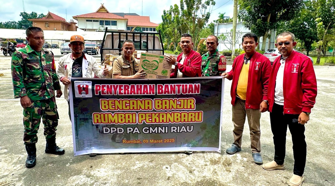 Alumni GMNI Riau Serahkan Bantuan Korban Banjir Pekanbaru